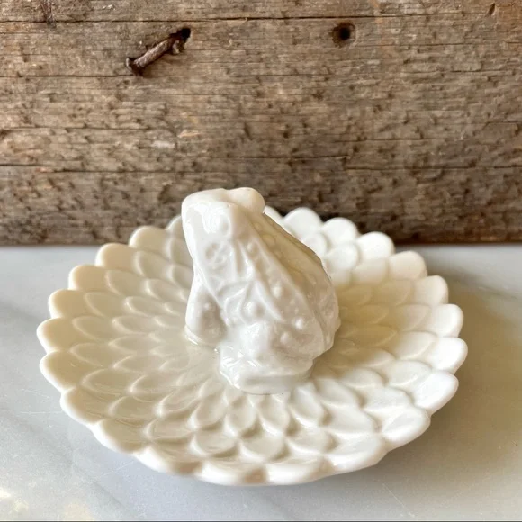 Ceramic Frog on a Lilly Pad•NWOT•Jewelry/Trinket Dish•Ivory•3.5” x 3.5” x 2”🌼 - Picture 5 of 12